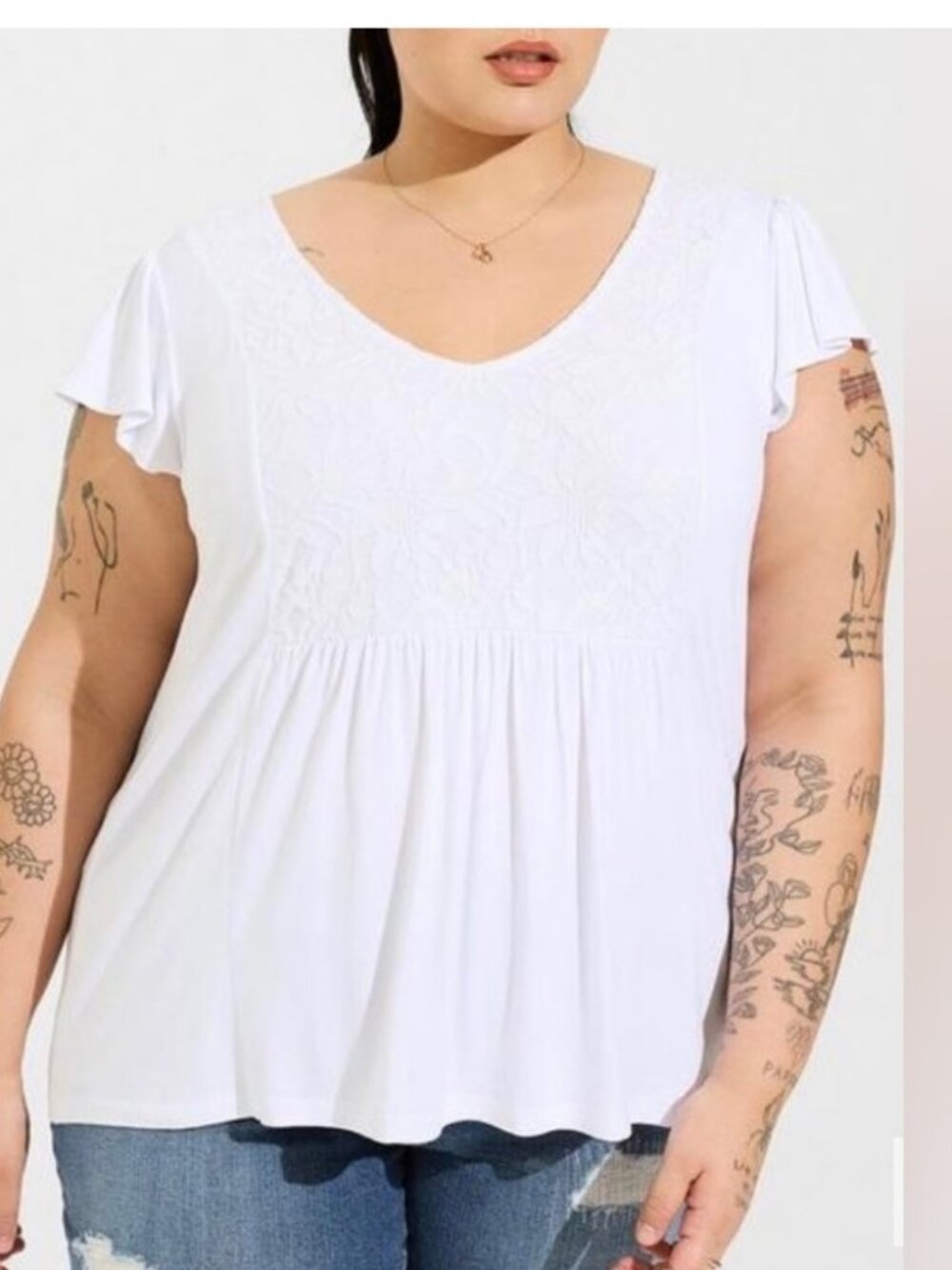 NWT Torrid Super Soft V-Neck Ruffle Tee Bright White Size 2